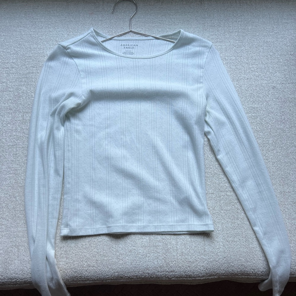 White American eagle long sleeve top, lace print